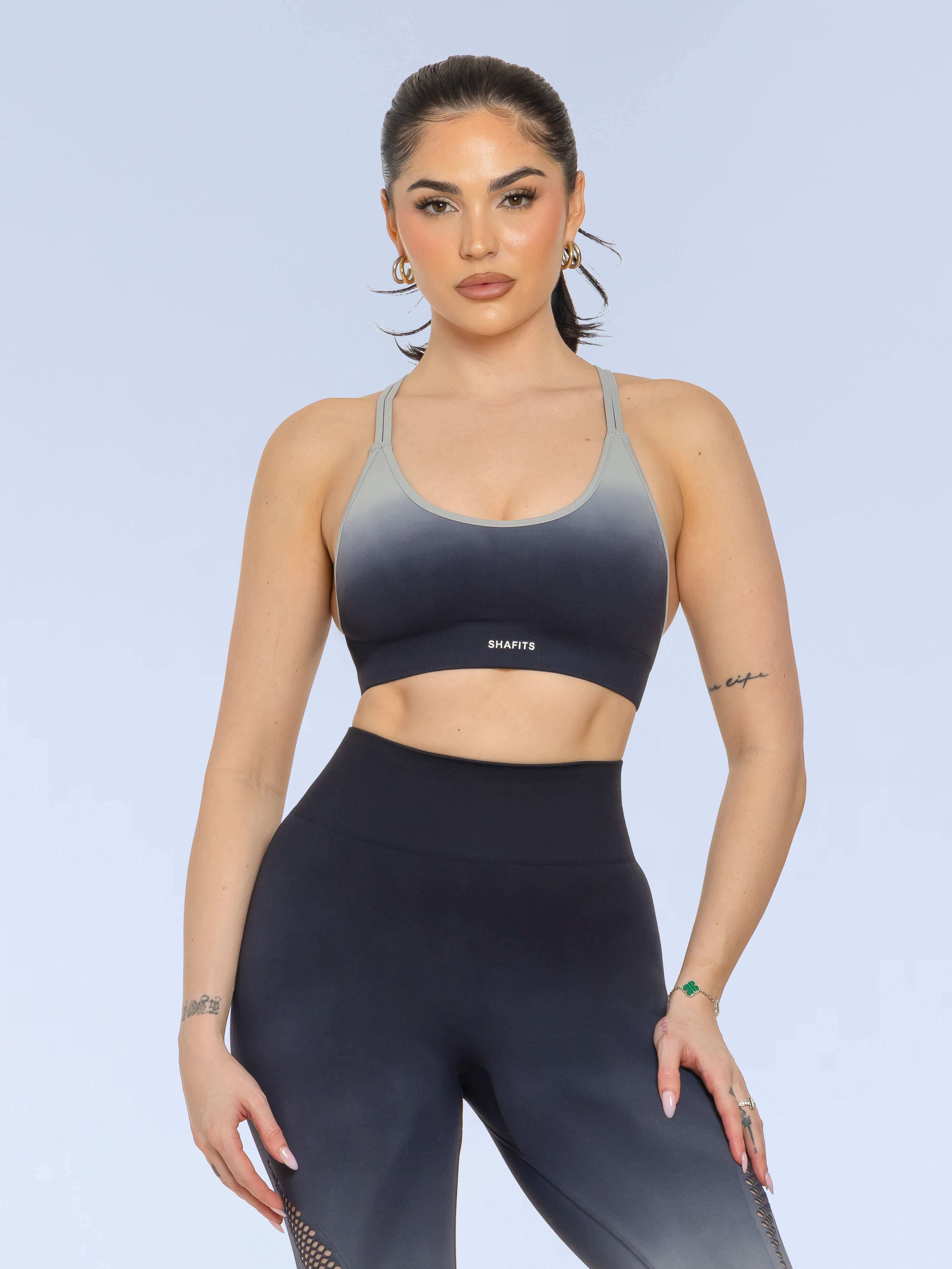 Seamless_Gradient-Colored_Sports_Bra