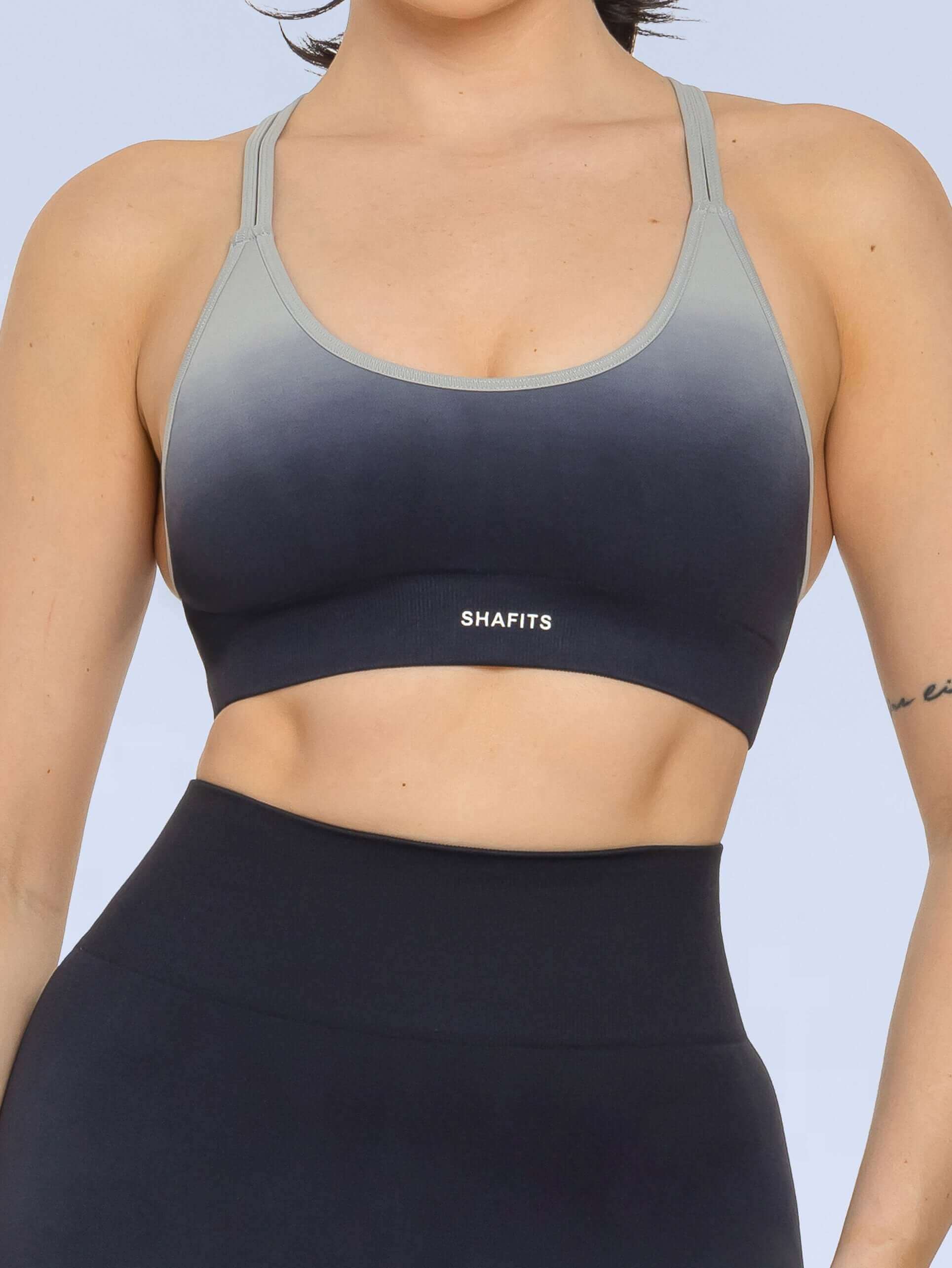 Seamless_Gradient-Colored_Sports_Bra