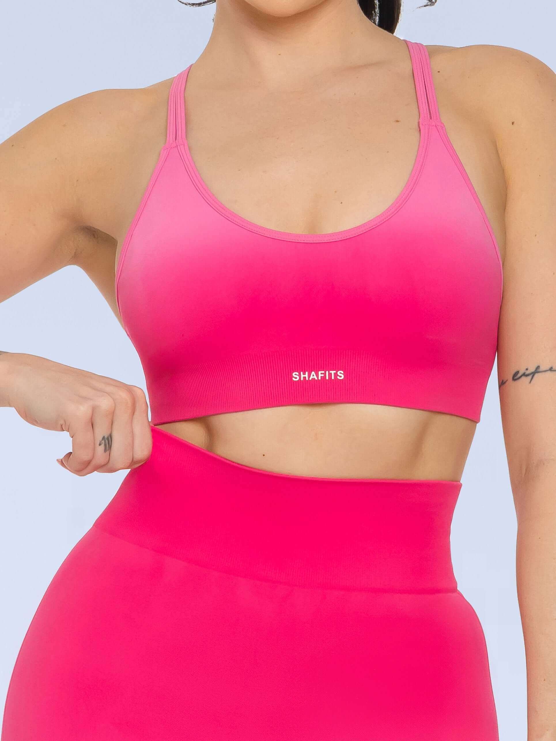Seamless_Gradient-Colored_Sports_Bra